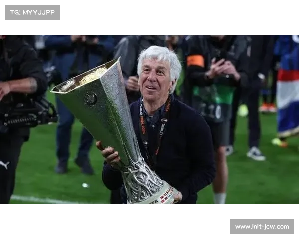 加斯佩里尼执教罗马首赛季率队登顶，当选11月最佳教练