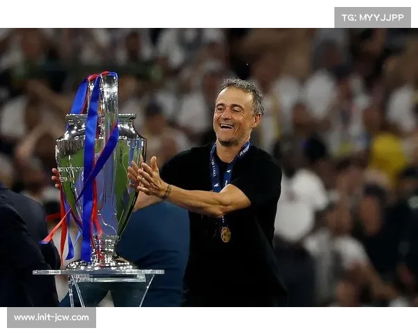 巴黎圣日耳曼主帅恩里克：专注欧冠与联赛双线争冠